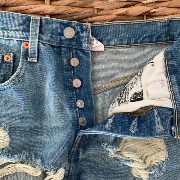 Levi's premium 501 distressed cutoff  jean shorts . Size 24 boho beach vacation - Picture 10 of 15